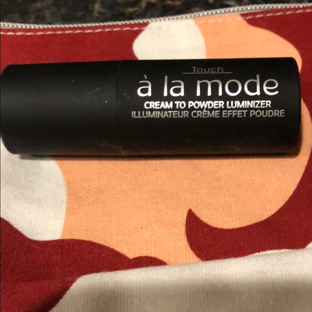 Younique a la mode luminizer